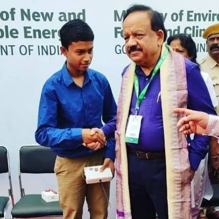 Abir Ghosh with Dr. Harsh Vardhan at IISF 2019 Kolkata