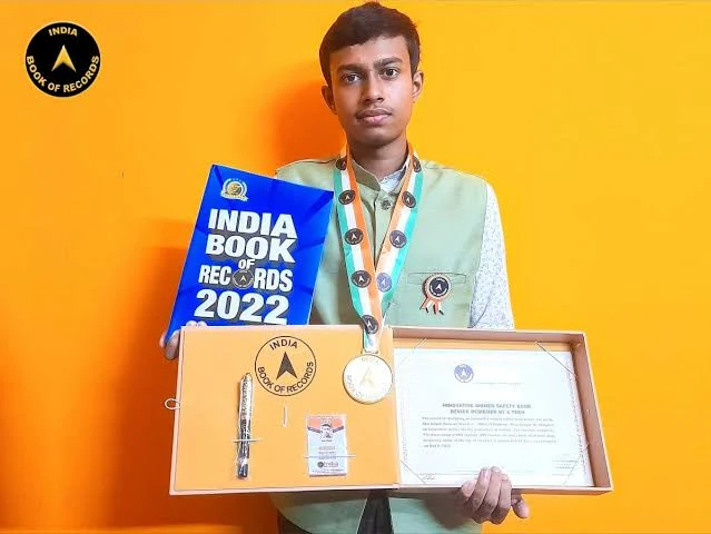 Abir Ghosh holding India Book of Records 2022 certificate and medal